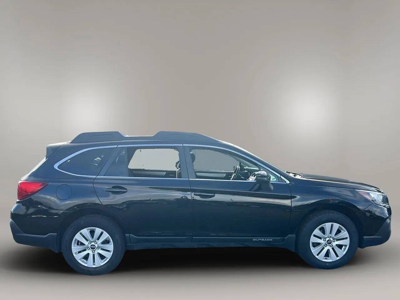 Used 2018 Subaru Outback 2.5i Premium AWD/4WD image 8