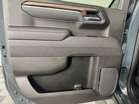 Used 2025 Chevrolet Silverado 1500 LT Trail Boss w/ Convenience Package II AWD/4WD image 27