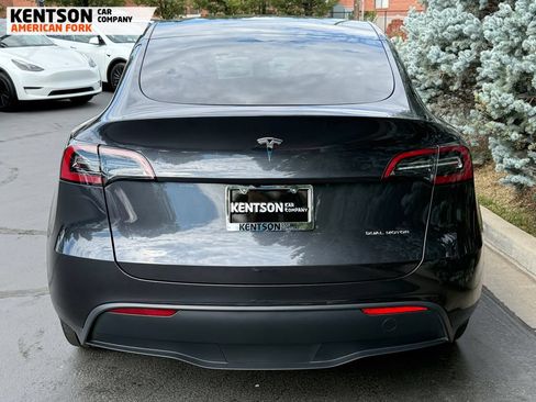 Used 2024 Tesla Model Y Long Range AWD/4WD image 7