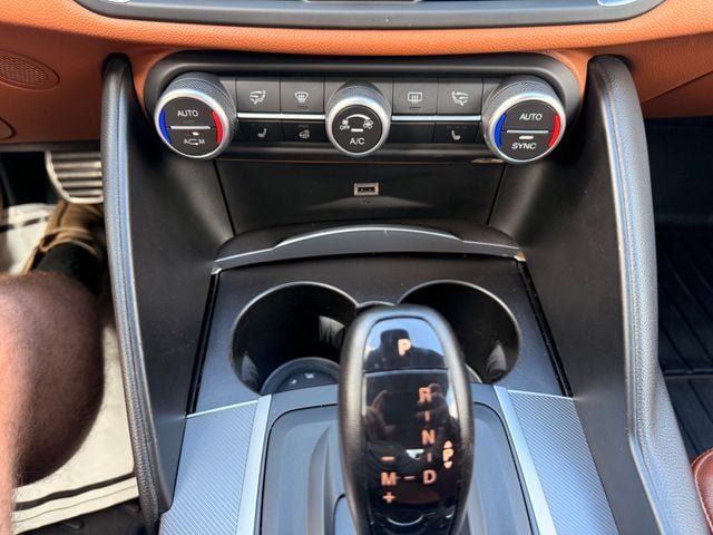Used 2018 Alfa Romeo Giulia Ti Sport w/ Quick Order Package 22S Sport AWD/4WD image 6