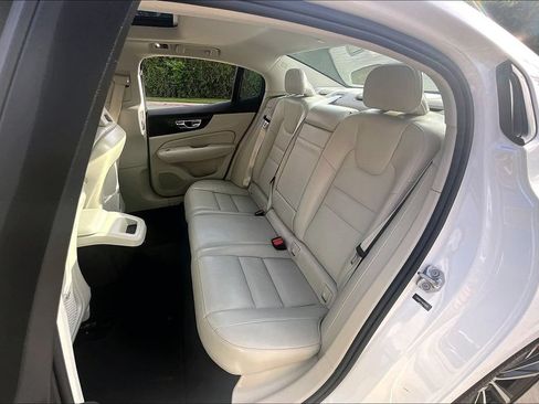 Used 2021 Volvo S60 T5 Momentum FWD image 37