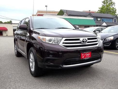 Used 2012 Toyota Highlander 4WD w/ Tow Pkg image 4