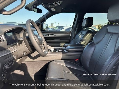 Used 2024 Jeep Wagoneer Series II image 11