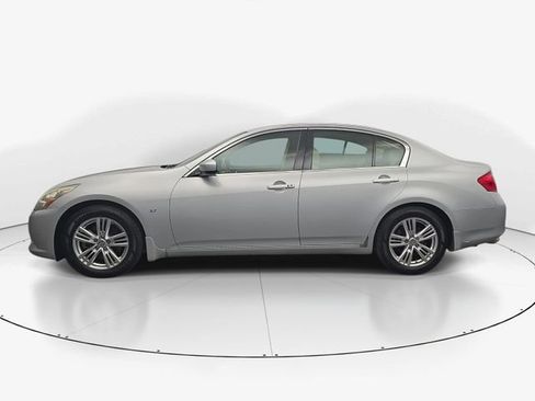 Used 2015 INFINITI Q40 w/ Moonroof Package image 6