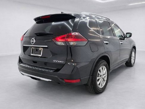 Used 2018 Nissan Rogue SV image 3