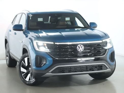 Certified 2024 Volkswagen Atlas Cross Sport SE AWD/4WD image 2