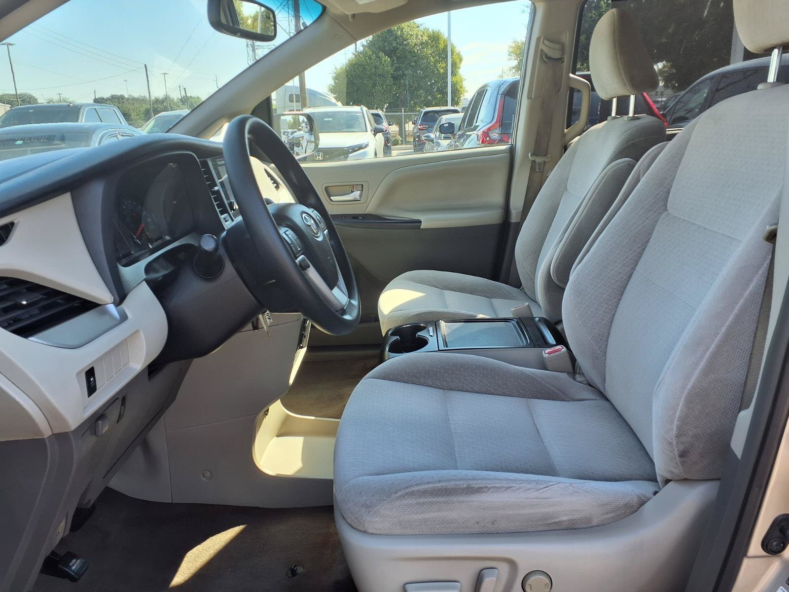 Used 2016 Toyota Sienna LE FWD image 16