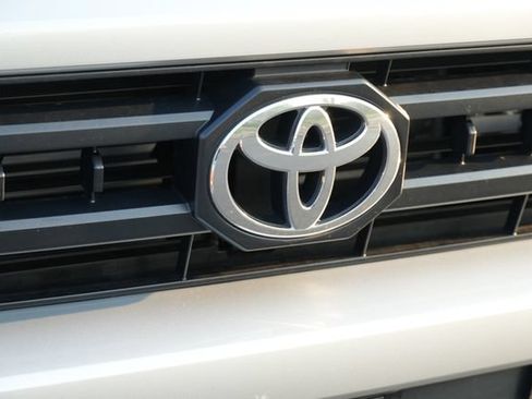 Used 2025 Toyota 4Runner SR5 AWD/4WD image 11