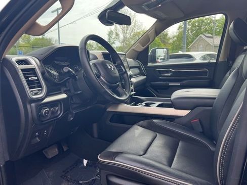 Used 2019 RAM 1500 Laramie AWD/4WD image 2