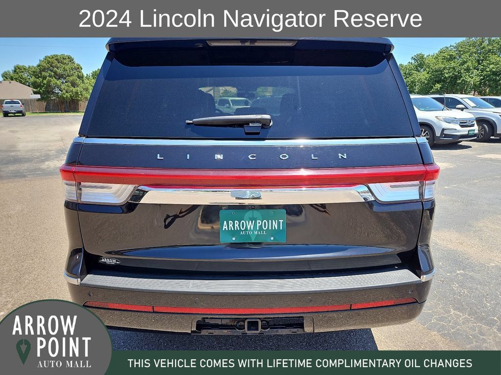 Used 2024 Lincoln Navigator Reserve AWD/4WD image 10