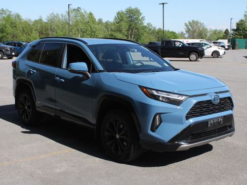 Used 2024 Toyota RAV4 SE w/ Convenience Package AWD/4WD image 3