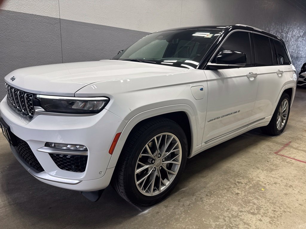 Used 2023 Jeep Grand Cherokee Summit w/ Advanced Protech Group IV AWD/4WD image 4