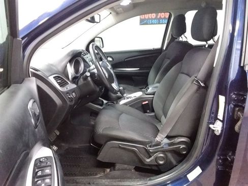 Used 2017 Dodge Journey SE w/ Flexible Seating Group image 10