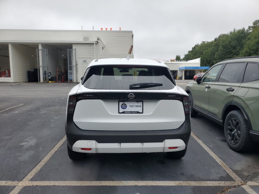 Used 2025 Nissan Kicks SV FWD image 6