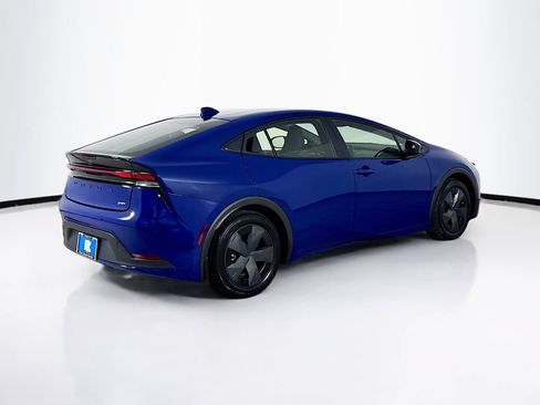 Used 2025 Toyota Prius LE FWD image 7