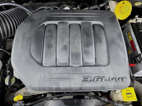 Used 2019 Dodge Grand Caravan SXT image 37