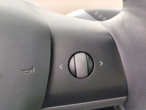 Used 2021 Tesla Model Y Long Range image 19