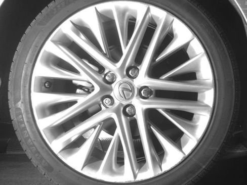 Used 2014 Lexus ES 350 w/ Luxury Package image 40