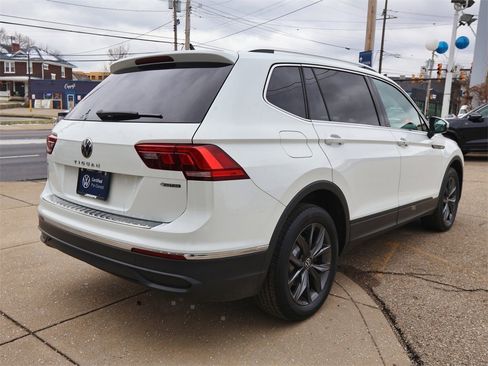 Certified 2022 Volkswagen Tiguan SE image 5