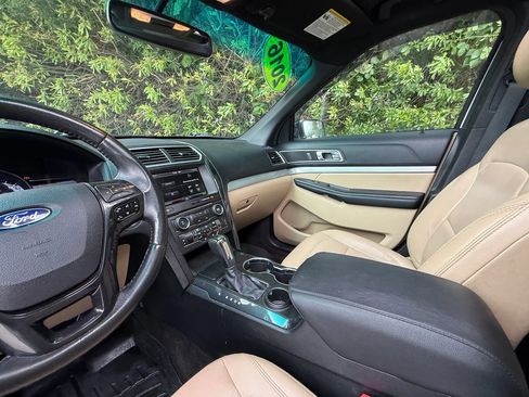 Used 2016 Ford Explorer XLT w/ Equipment Group 202A FWD image 29