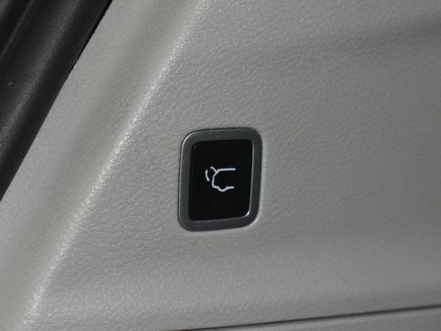 Used 2022 Chrysler Pacifica Touring-L image 37