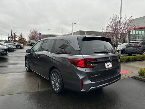 Used 2026 Honda Odyssey Touring image 3