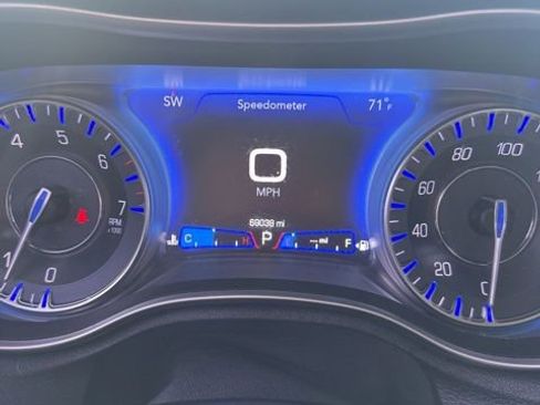 Used 2021 Chrysler 300 Touring w/ Sport Appearance Package image 33