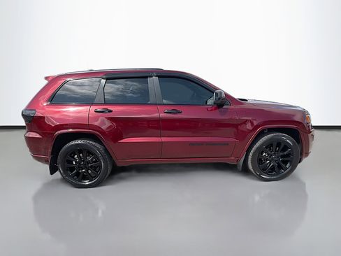 Used 2019 Jeep Grand Cherokee Altitude image 2