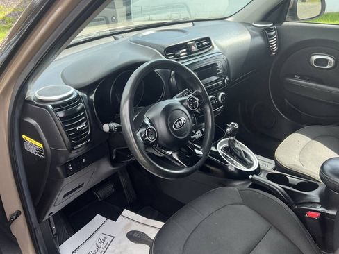 Used 2014 Kia Soul + FWD image 10