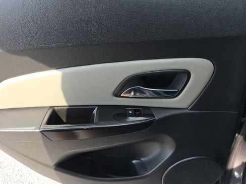 Used 2014 Chevrolet Cruze LS FWD image 18