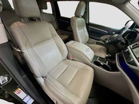 Used 2017 Toyota Highlander Limited Platinum AWD/4WD image 35