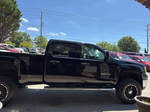 Used 2011 GMC Sierra 2500 SLE w/ SLE Preferred Package AWD/4WD image 7