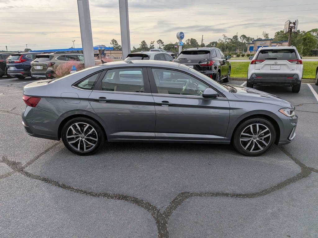 Certified 2026 Volkswagen Jetta SE FWD image 4