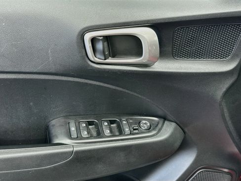 Used 2025 Hyundai Venue SEL FWD image 15
