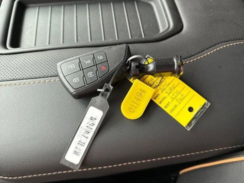 Used 2024 GMC Yukon AT4 w/ Technology Package image 28