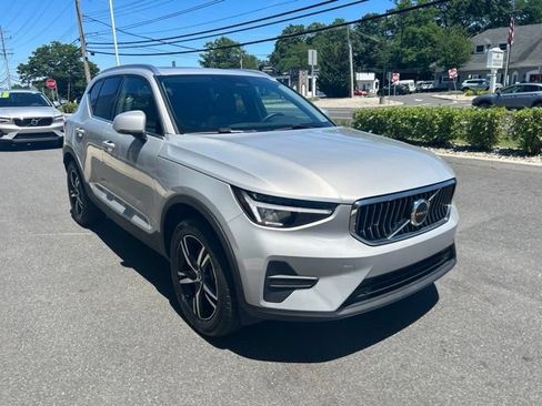 Used 2025 Volvo XC40 B5 Core AWD/4WD image 6