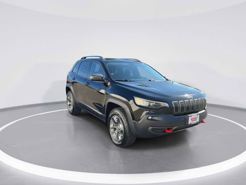 Used 2019 Jeep Cherokee Trailhawk AWD/4WD image 2