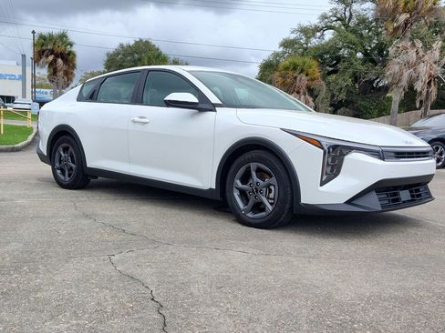 Used 2025 Kia K4 LXS image 13