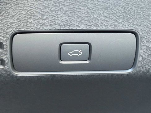 New 2025 Volvo XC40 B5 Ultra w/ Climate Package image 31