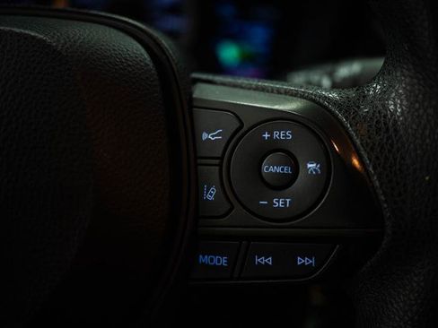 Used 2020 Toyota Corolla LE FWD image 17