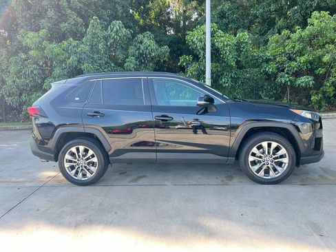 Used 2021 Toyota RAV4 XLE Premium FWD image 8