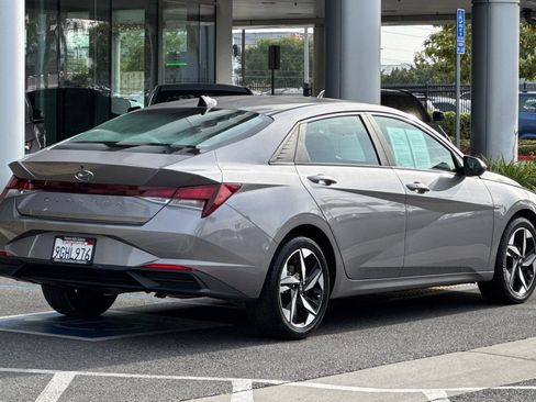 Used 2023 Hyundai Elantra SEL w/ Convenience Package FWD image 4