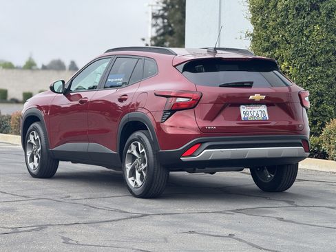 Used 2025 Chevrolet Trax LT image 5