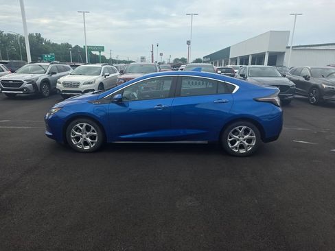 Used 2018 Chevrolet Volt Premier w/ Driver Confidence Package FWD image 6