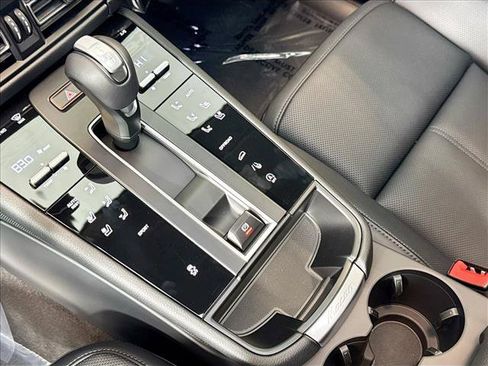 Certified 2026 Porsche Macan AWD/4WD image 19