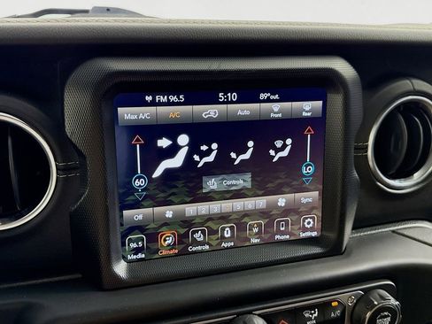 Used 2020 Jeep Wrangler Unlimited Sahara image 35