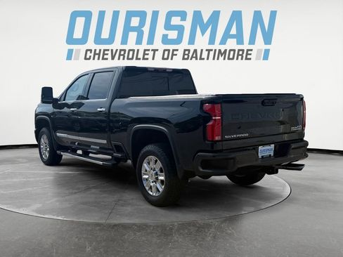 Used 2025 Chevrolet Silverado 2500 High Country w/ High Country Premium Package AWD/4WD image 4