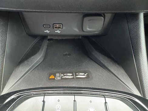 Used 2024 Buick Envista Sport Touring w/ Convenience II Package FWD image 22