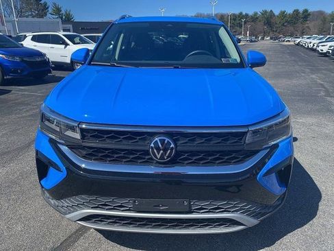 Certified 2023 Volkswagen Taos SE w/ Panoramic Sunroof Package image 11