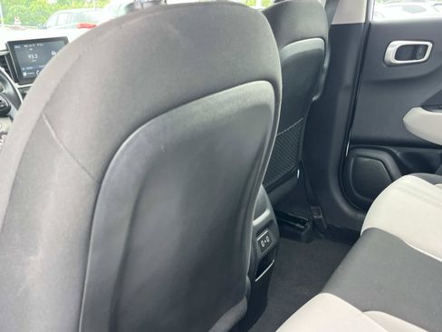 Used 2024 Hyundai Venue SEL FWD image 20